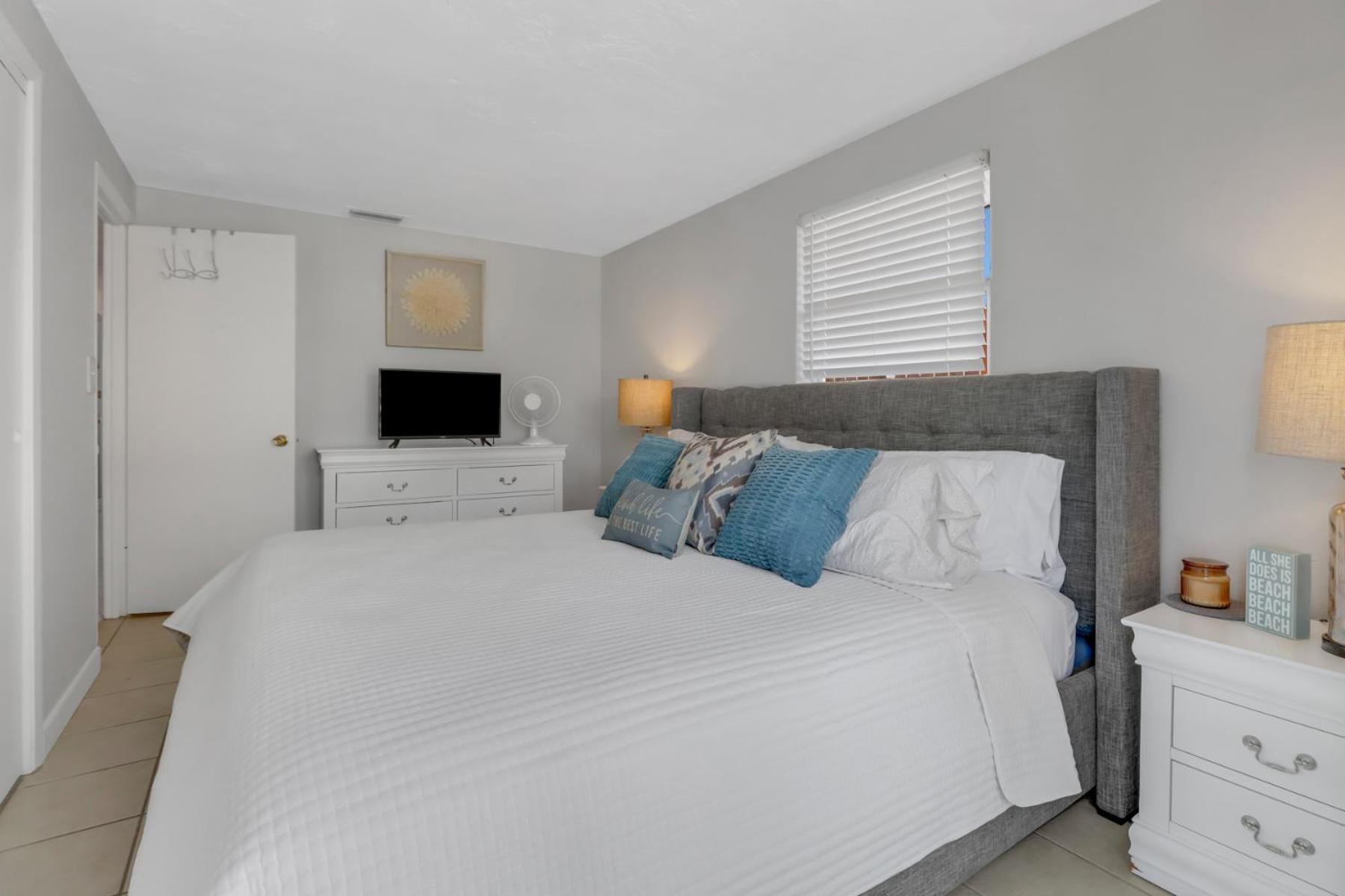 Little Beach House W/ Pool&Spa - 5 Minutes To Vanderbilt Beach North North Naples Exterior foto